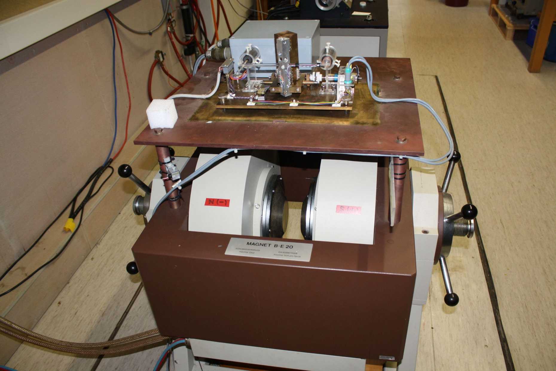 Enlarged view: Magnet for the Torque-Magnetometer